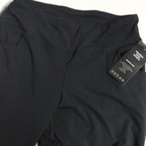 Medium Fashion Yoga Fitness  pants Black  msrp $59.